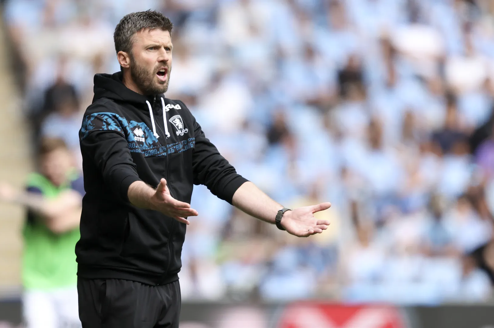 Michael Carrick &agrave; frente do Middlesbrough em maio de 2025 (Foto: Imago)