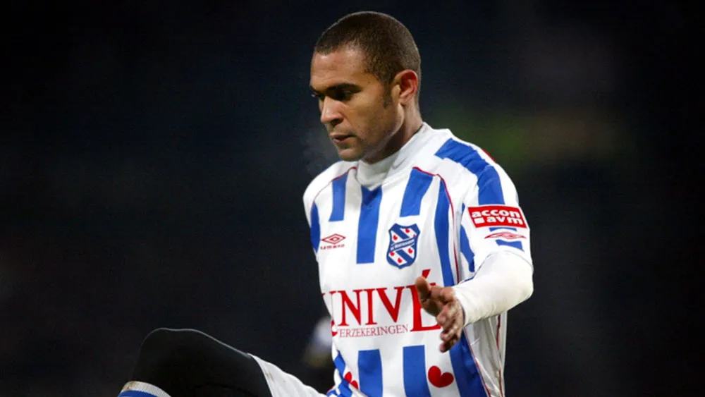 Afonso Alves jogando pelo Heerenveen