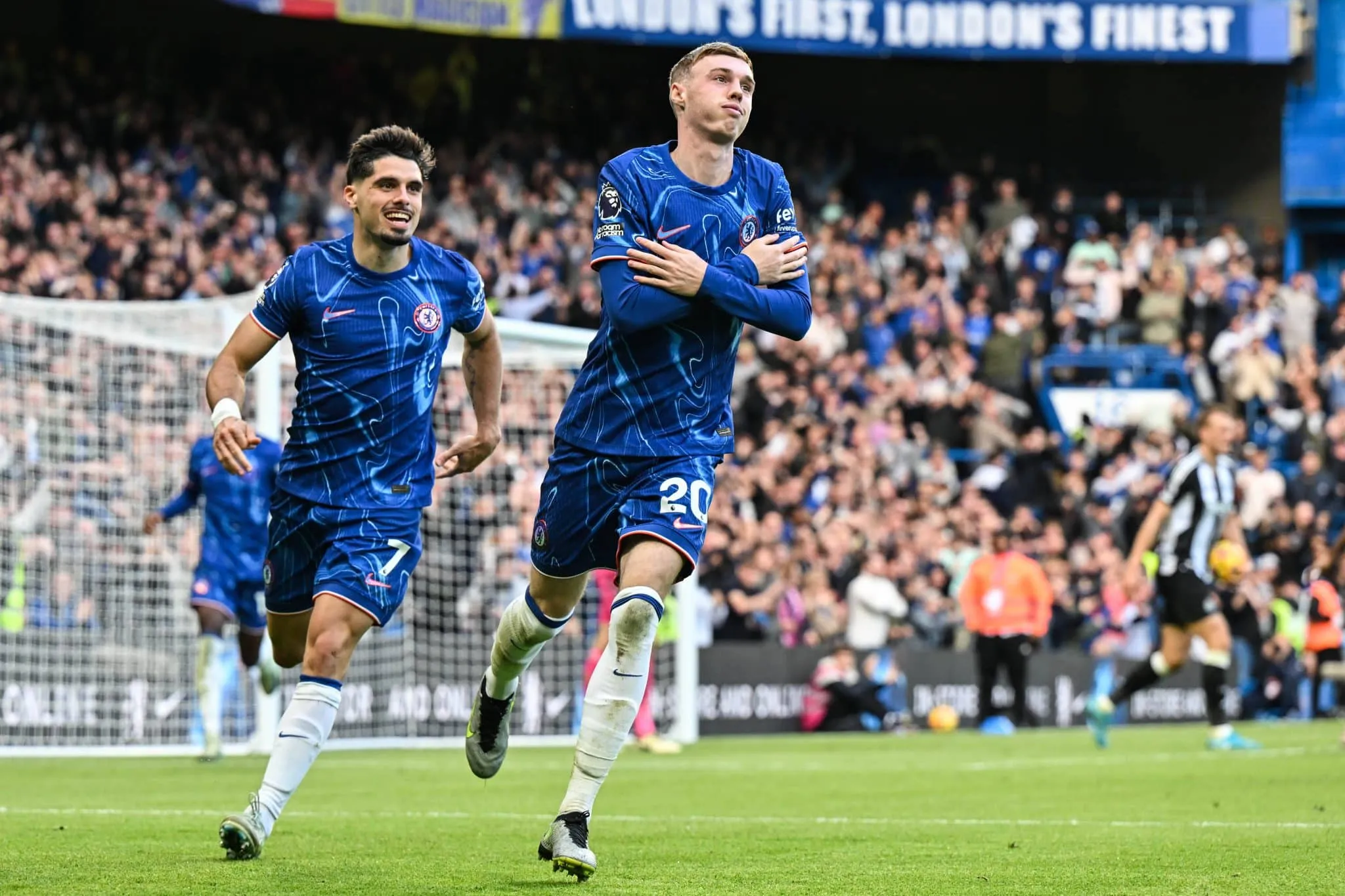 Cole Palmer decide mais um jogo para o Chelsea, que volta a vencer na Premier League