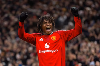 Amorim acerta em improviso e United vence Newcastle com pintura no Boxing Day