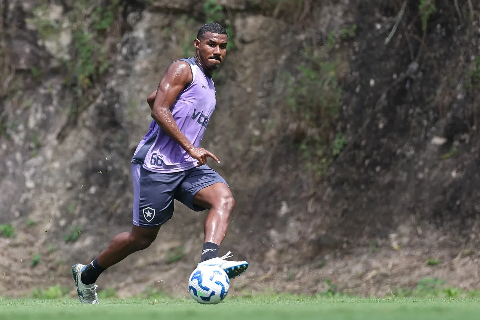 Cuiabano perdeu gordura corporal nos &uacute;ltimos meses de Botafogo (Foto: Vitor Silva/Botafogo)