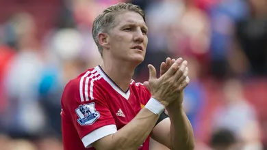 Schweinsteiger d&aacute; camisa nova para torcedor que comprou uniforme com n&uacute;mero anterior