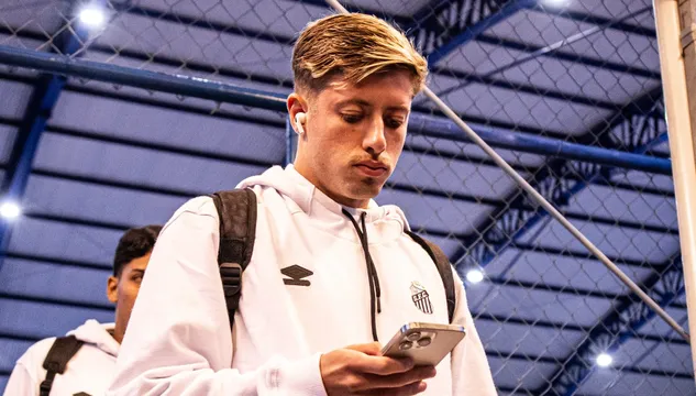 Formado no S&atilde;o Paulo e j&aacute; cobi&ccedil;ado pelo Sporting, Menino da Vila sonha com chances no Santos
