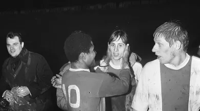 O Benfica x Ajax da Champions rememora os duelos tit&acirc;nicos entre os tima&ccedil;os de Eus&eacute;bio e Cruyff