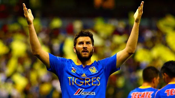 Este gola&ccedil;o de Gignac mostra por que ele &eacute; tratado como super her&oacute;i no M&eacute;xico
