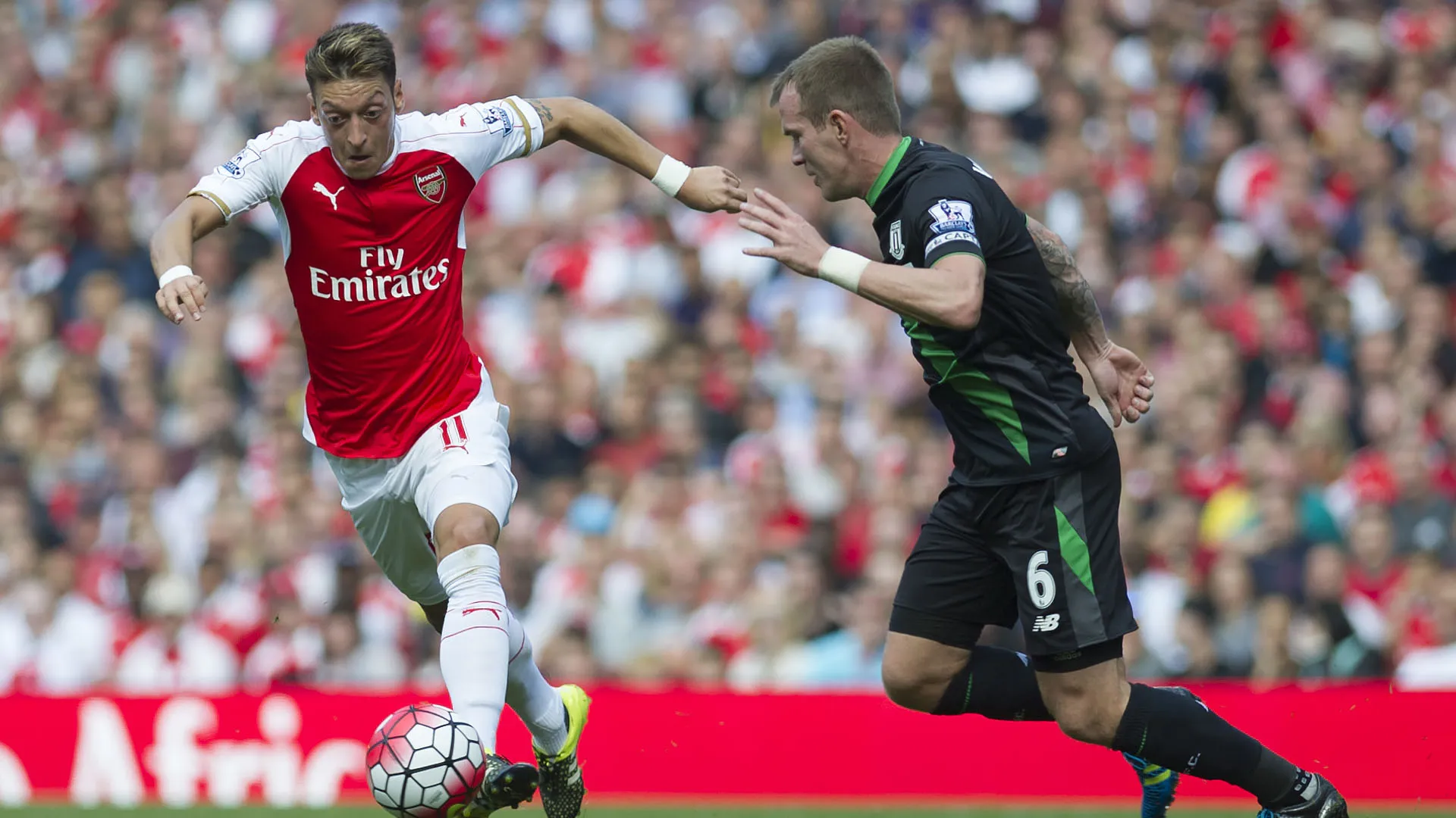 Para &Ouml;zil, esp&iacute;rito Robin Hood impediu o Arsenal de disputar o t&iacute;tulo
