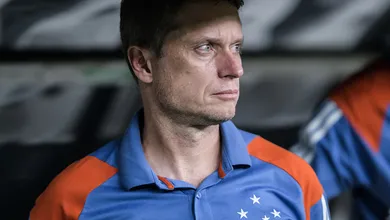 Seabra explica mudan&ccedil;as ousadas e fala de desfalque do Cruzeiro para cl&aacute;ssico