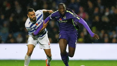 Yaya Tour&eacute; levou uma garotinha a nocaute com uma bolada, mas ela ainda saiu do est&aacute;dio feliz