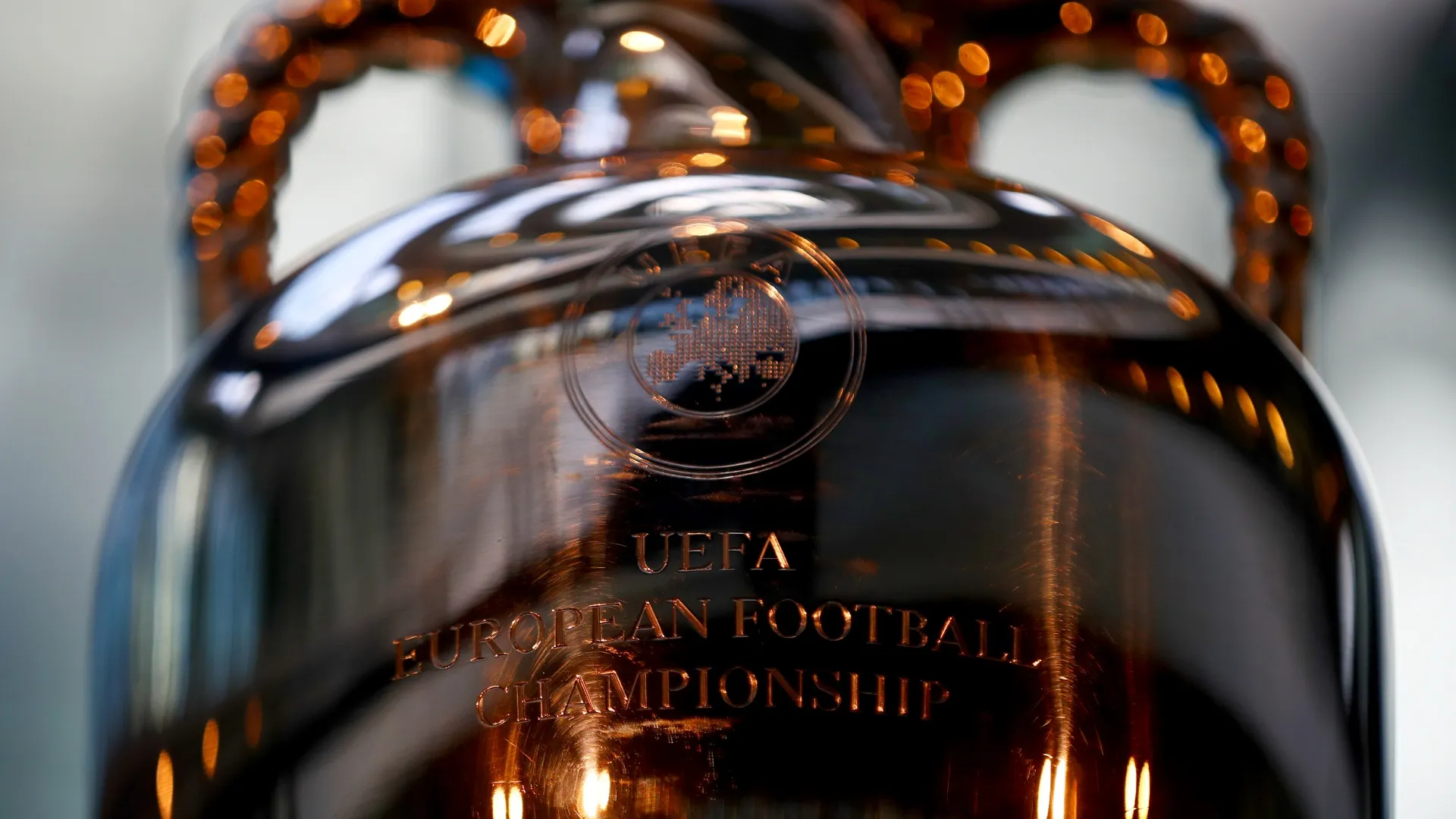 Ap&oacute;s debate sobre sedes da Copa, respeito a direitos humanos se torna requisito para sediar Euro