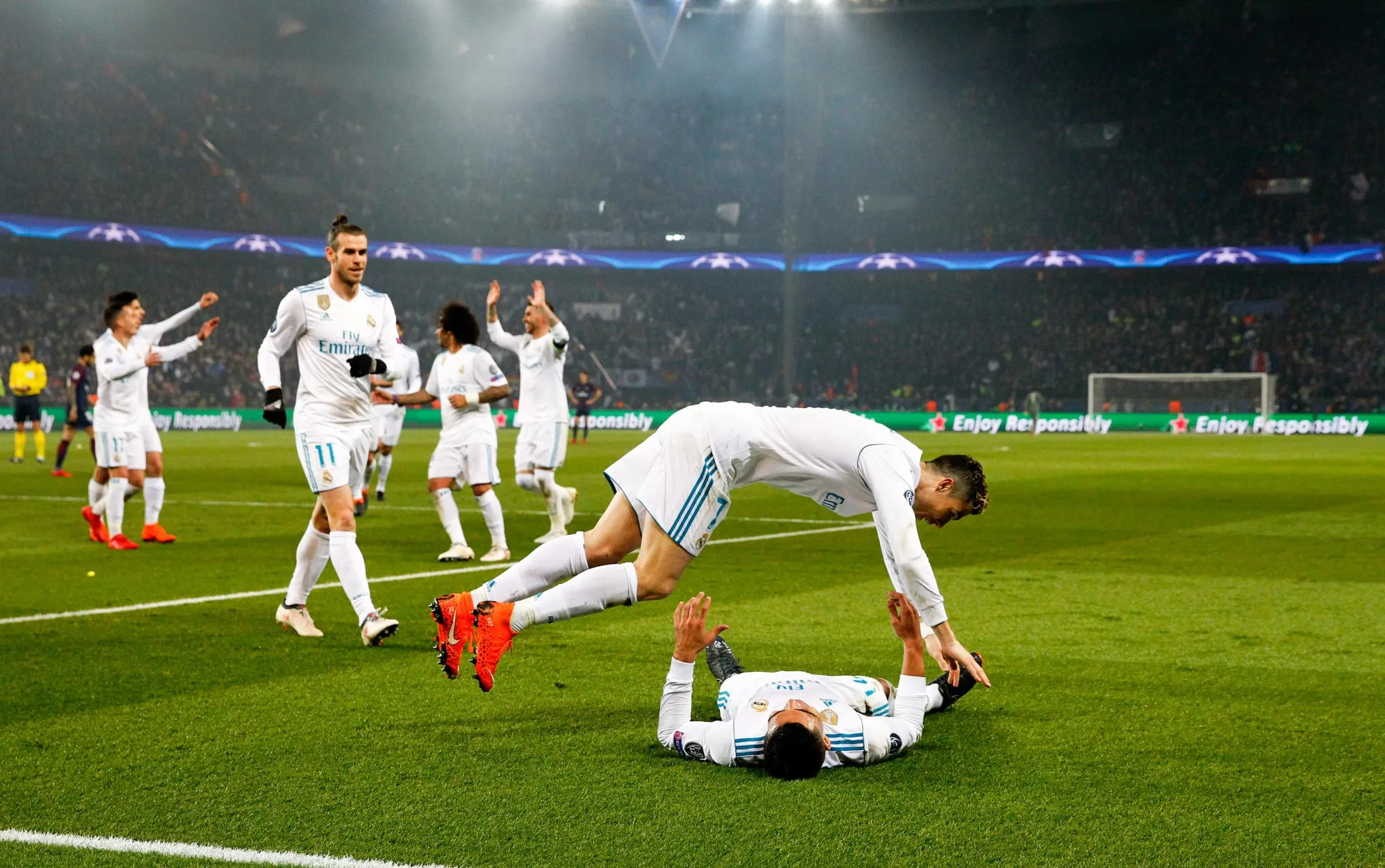 Casemiro comemora com Cristiano Ronaldo e Bale no Real Madrid