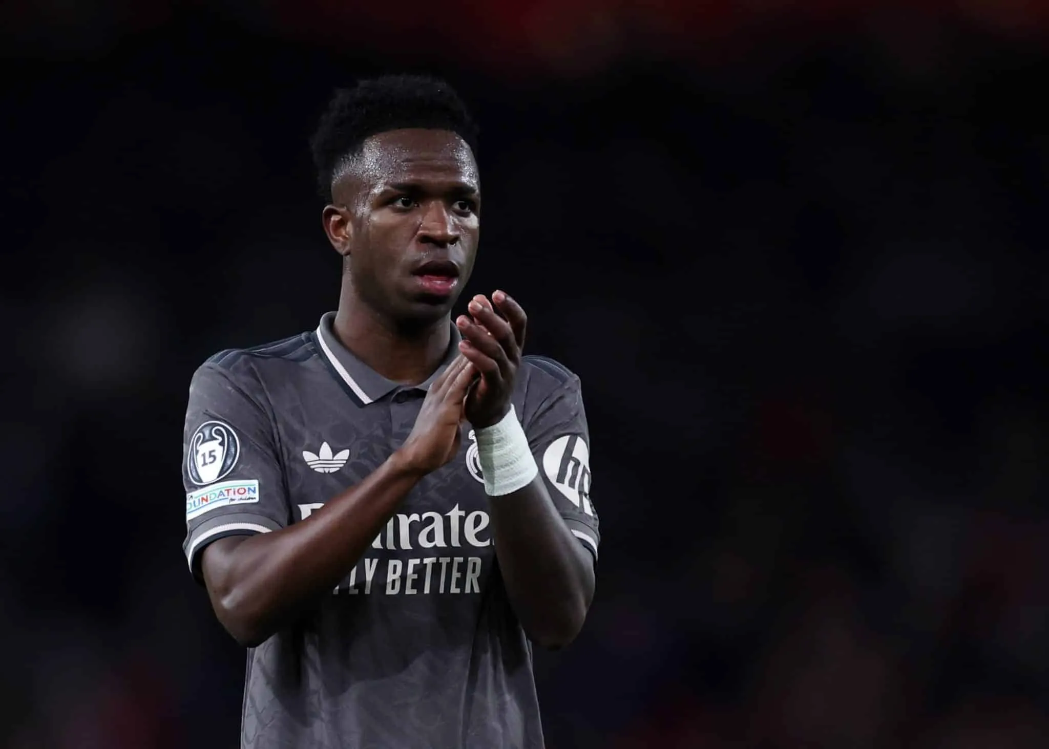 Por que Vini Jr. descartou oferta &aacute;rabe bilion&aacute;ria e optou por renovar com o Real Madrid?