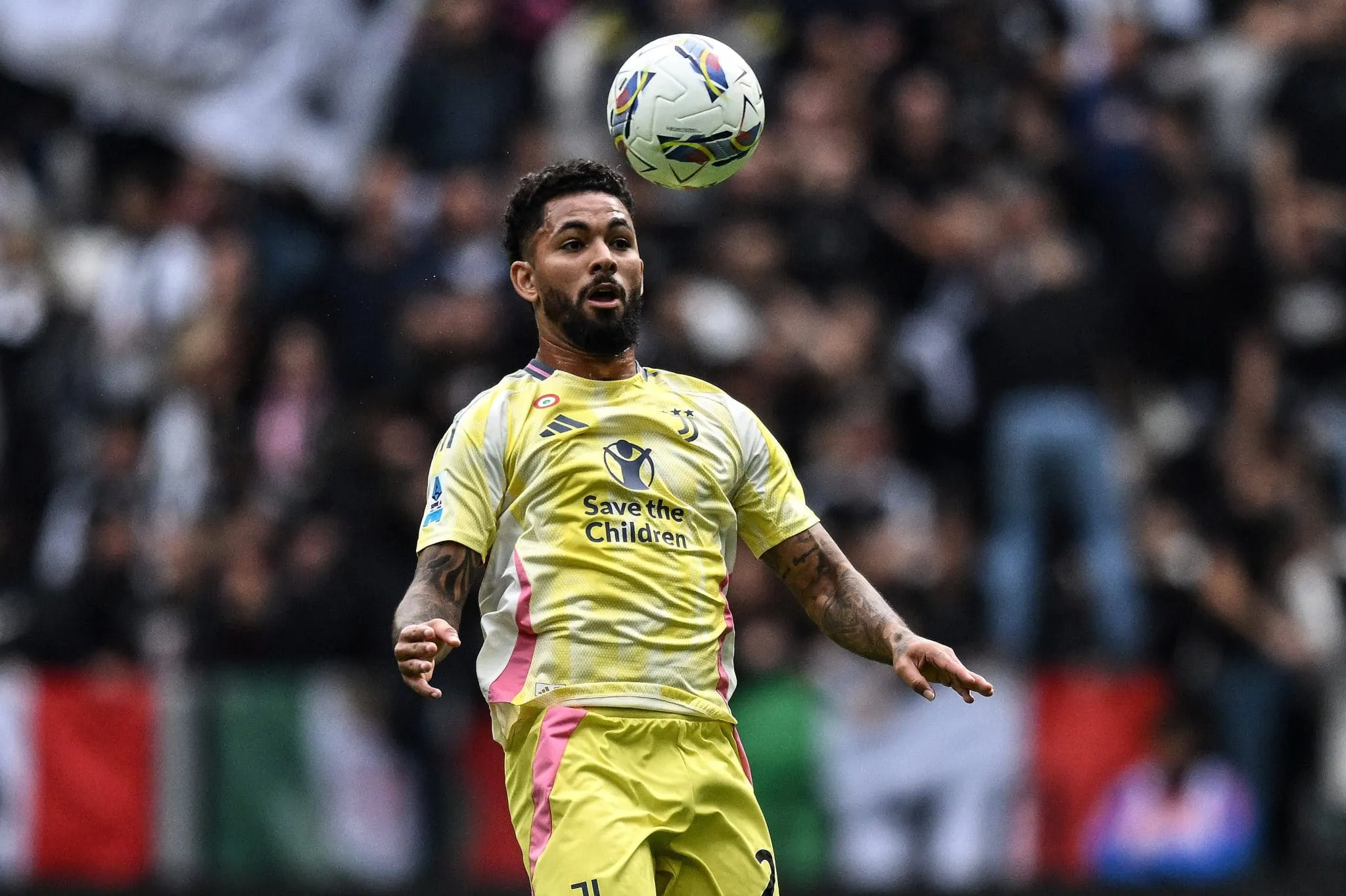 Douglas Luiz se torna vil&atilde;o improv&aacute;vel em empate pol&ecirc;mico da Juventus