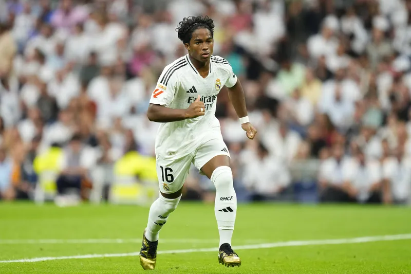 Endrick faz seu primeiro gol pelo Real Madrid na vit&oacute;ria sobre o Real Valladolid. Foto: Icon Sport