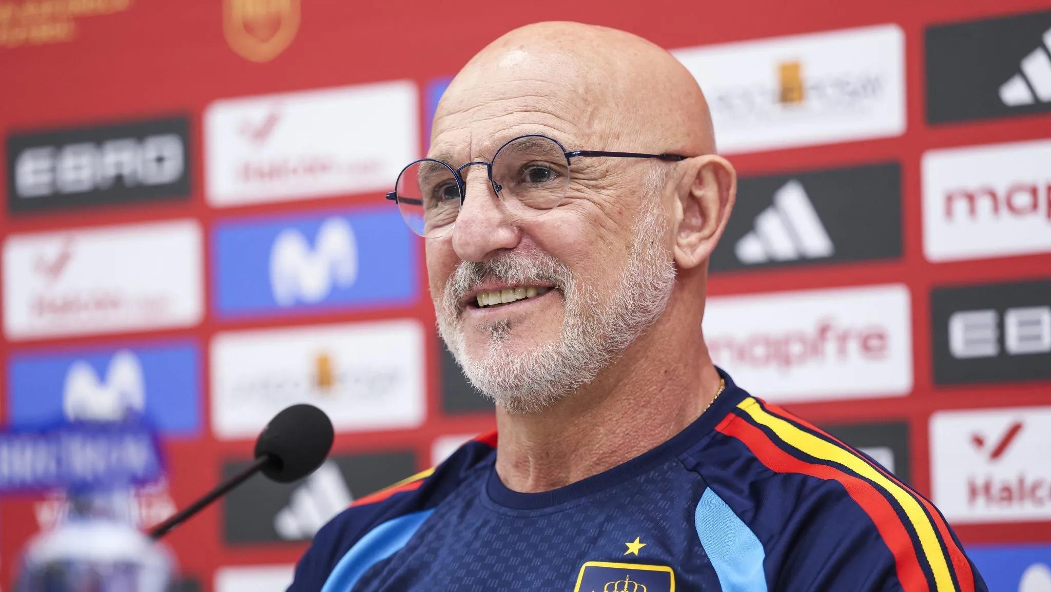 &lsquo;Ele precisa dosar a energia&rsquo;: Treinador da Espanha faz alerta &agrave;s v&eacute;speras da Copa