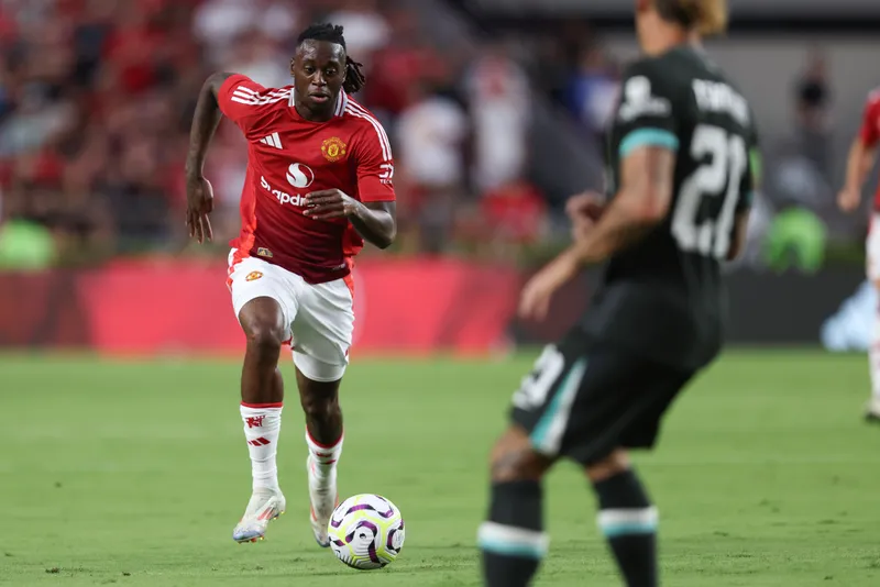 Wan-Bissaka em a&ccedil;&atilde;o pelo Manchester United