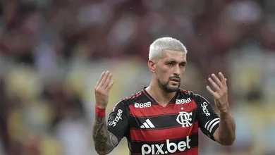 1&ordm; gol e assist&ecirc;ncia com a 10: Arrascaeta honra legado de Zico em goleada do Flamengo