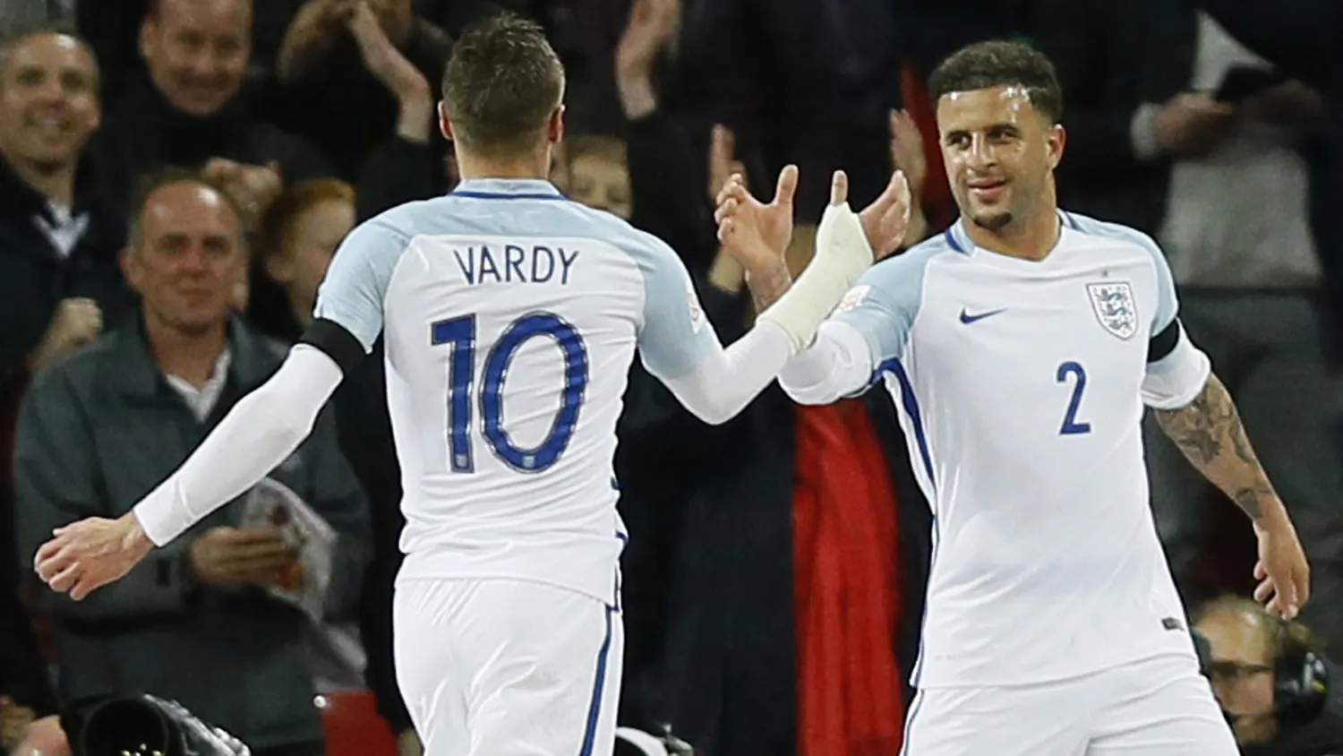 Vardy e Walker (Foto: AP)