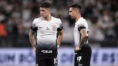 Corinthians tra&ccedil;a plano para gerir meio-campo, com Garro e Coronado comprometidos