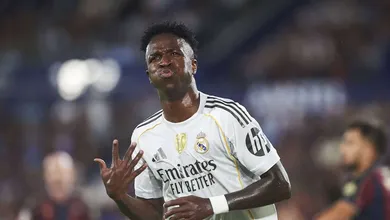 Recado de Vinicius Junior a Xabi Alonso vem em campo em vit&oacute;ria impositiva do Real
