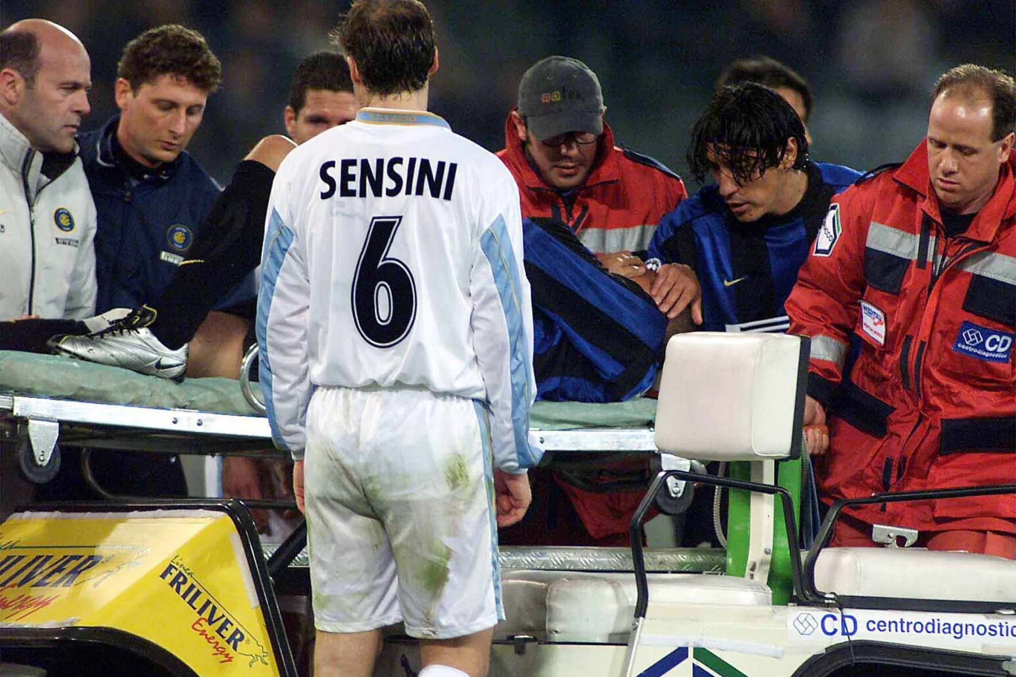 Ronaldo deixa campo ap&oacute;s les&atilde;o grave na  patela do joelho direito, em partida contra a Lazio (Foto:  Aldo Liverani / Icon Sport)