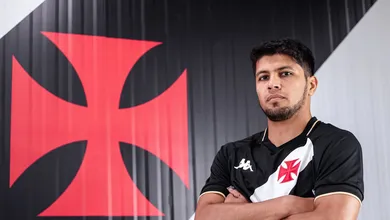 Vasco, enfim, anuncia a contrata&ccedil;&atilde;o do zagueiro Robert Rojas, por empr&eacute;stimo do River Plate