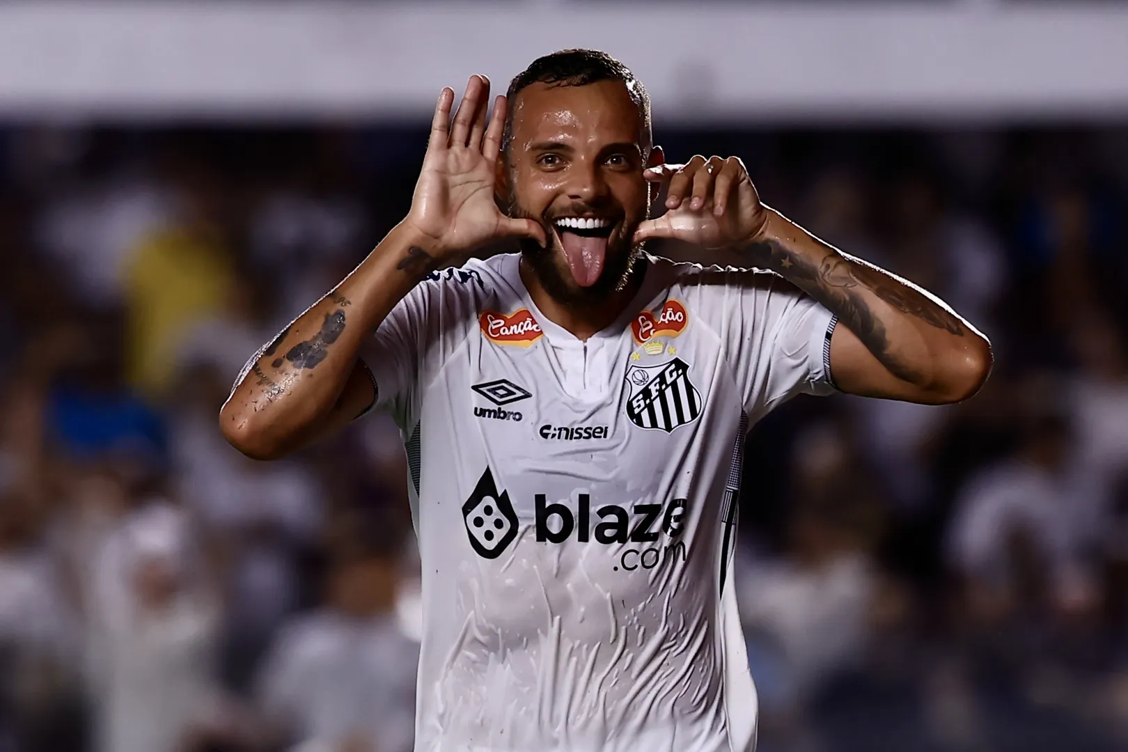 Guilherme comemora gol do Santos imitando Neymar (Foto: Iconsport)