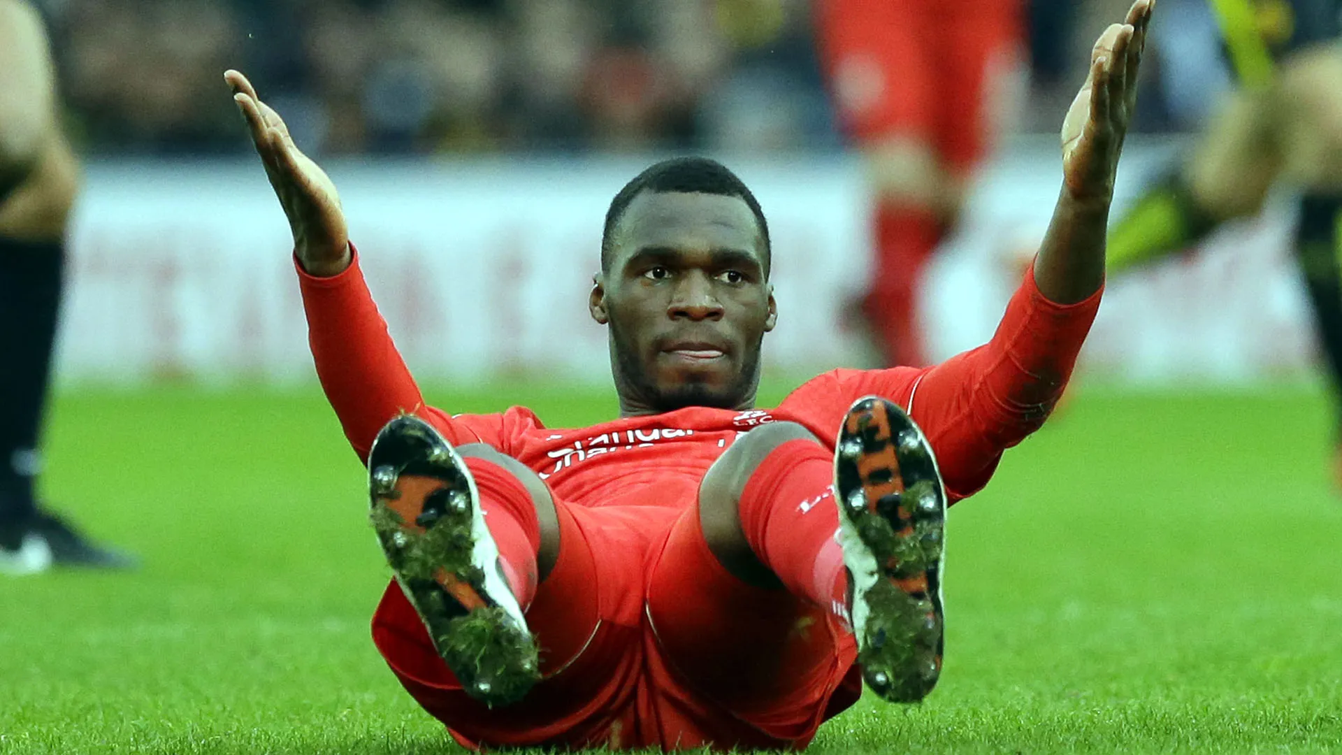 Benteke n&atilde;o foi inteligente ao reclamar da reserva e de Klopp no Liverpool com atua&ccedil;&otilde;es t&atilde;o ruins
