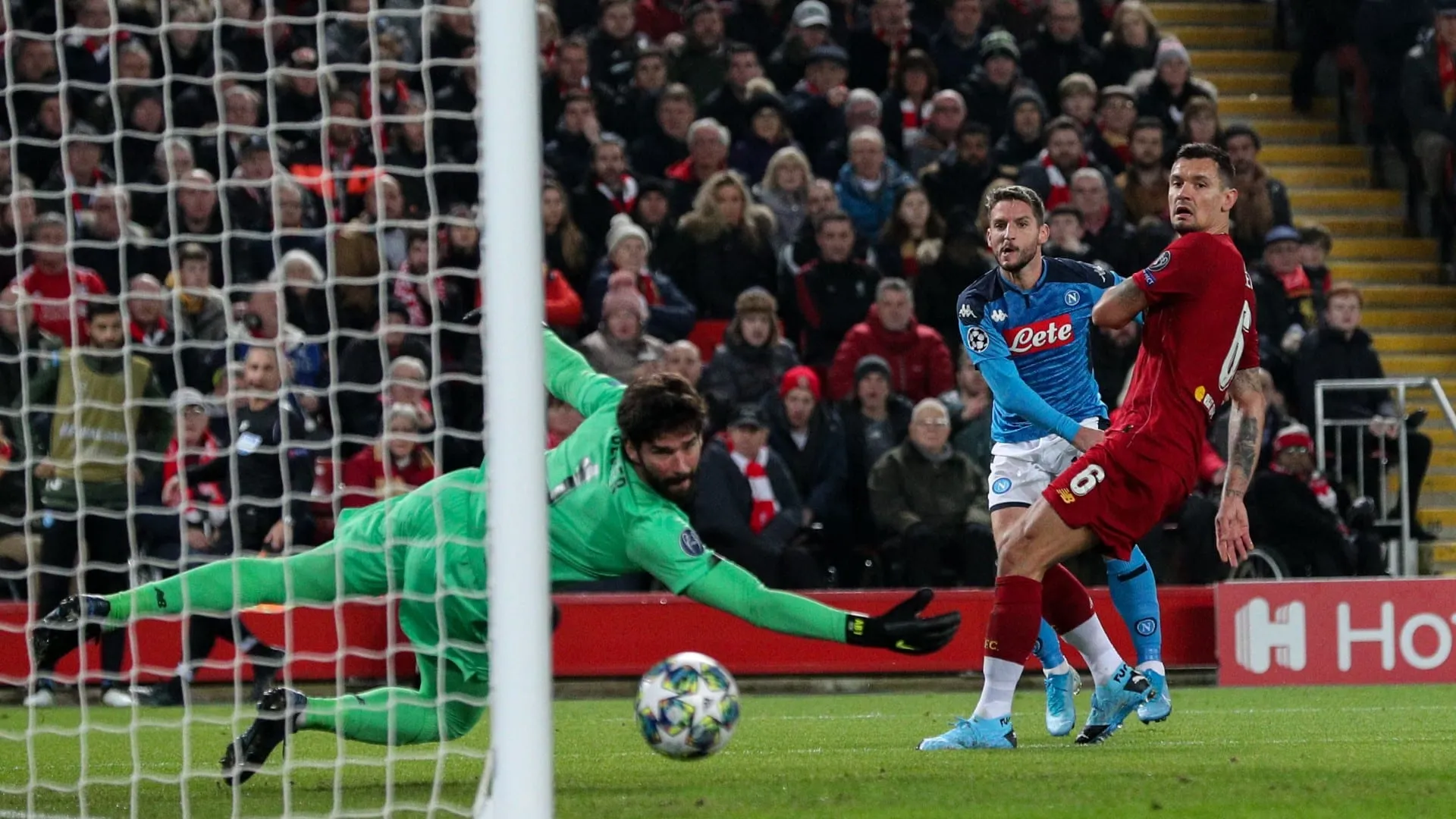 O Liverpool pressionou muito, mas o Napoli se mostrou novamente uma pedra em seu sapato