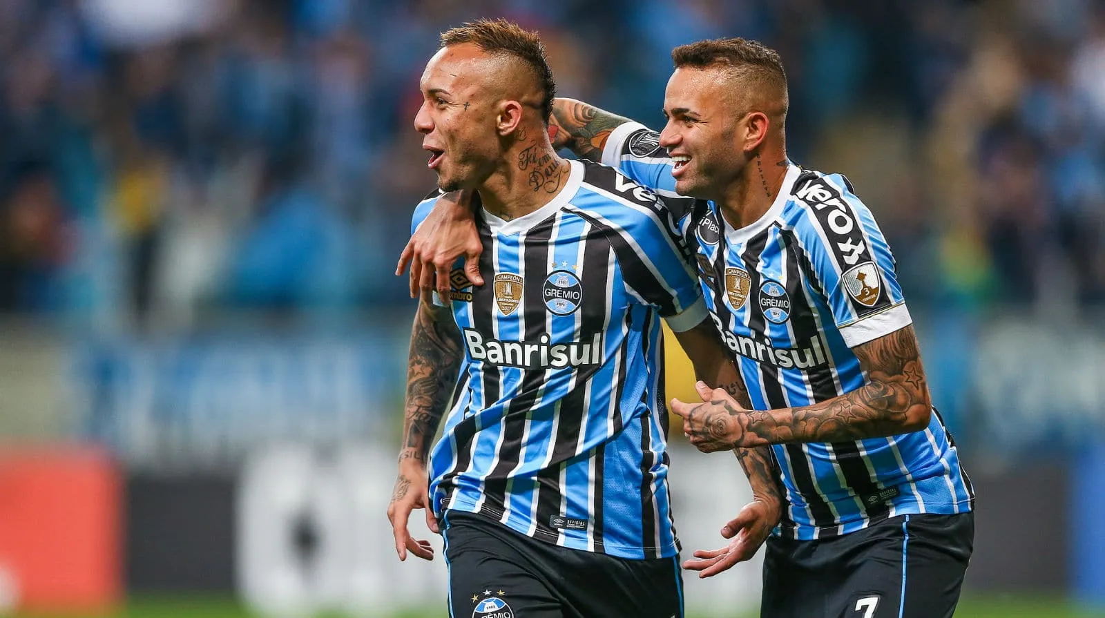 O Gr&ecirc;mio triunfou em um &eacute;pico de Libertadores que para sempre guardar&aacute; um universo em si