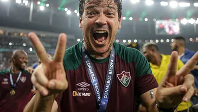 Bastidores: Diniz se emociona em reuni&atilde;o com o Fluminense e despedida no CT