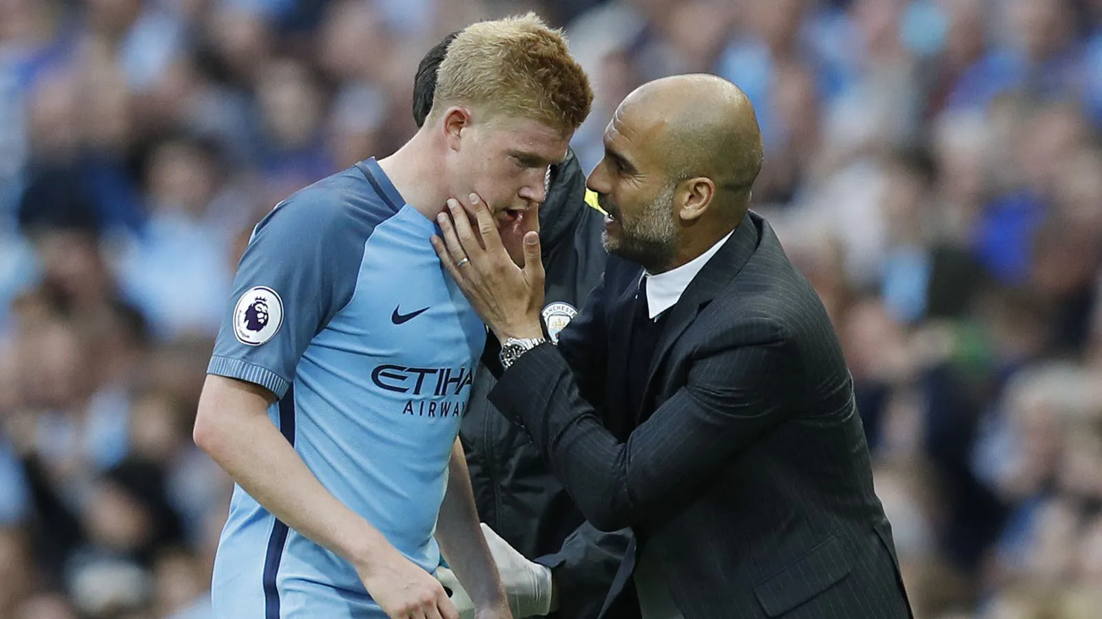 Guardiola diz que de Bruyne &eacute; um dos melhores jogadores que j&aacute; treinou, perdendo s&oacute; para Messi
