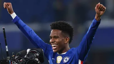 &lsquo;Futuro Bola de Ouro&rsquo;: Torcedores do Chelsea se derretem por Est&ecirc;v&atilde;o ap&oacute;s gol heroico