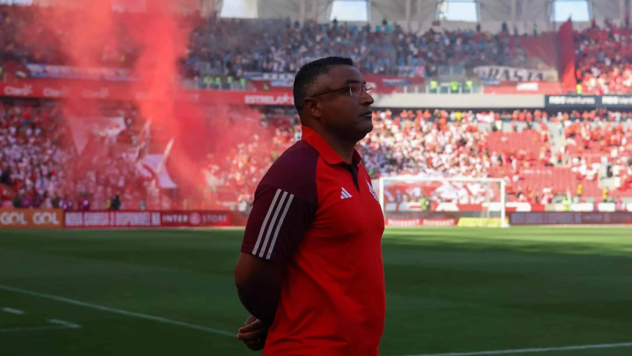 Roger rebate cr&iacute;ticas de rival e sai por cima em primeiro Gre-Nal pelo Inter