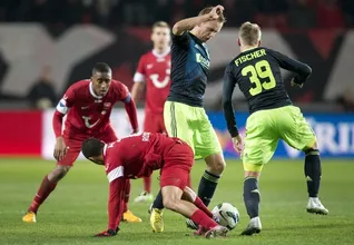 Ajax vence Twente, mas PSV segue l&iacute;der na Holanda