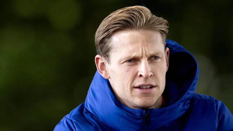 Barcelona faz lista de refor&ccedil;os para meio-campo, e pode trazer companheiro de De Jong na sele&ccedil;&atilde;o holandesa