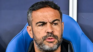 Artur Jorge tenta levar volante titular do Botafogo para o Catar