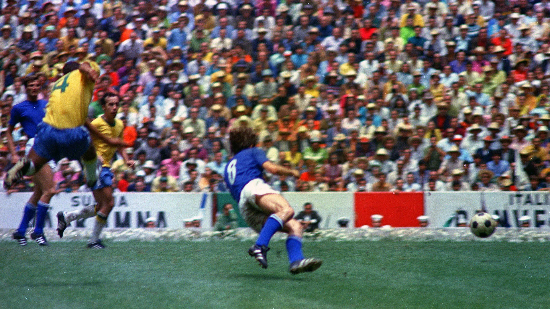 Este gol de Carlos Alberto Torres na final da Copa de 1970 em formato 8-bit &eacute; maravilhoso