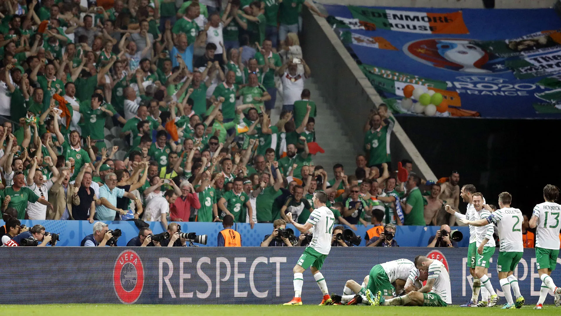 A zoeira sobrevive: Irlanda e sua torcida v&atilde;o com tudo contra Fran&ccedil;a
