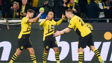 A dupla Malen e F&uuml;llkrug colocou o jogo no bolso e o Borussia Dortmund fez o dever de casa contra o Freiburg