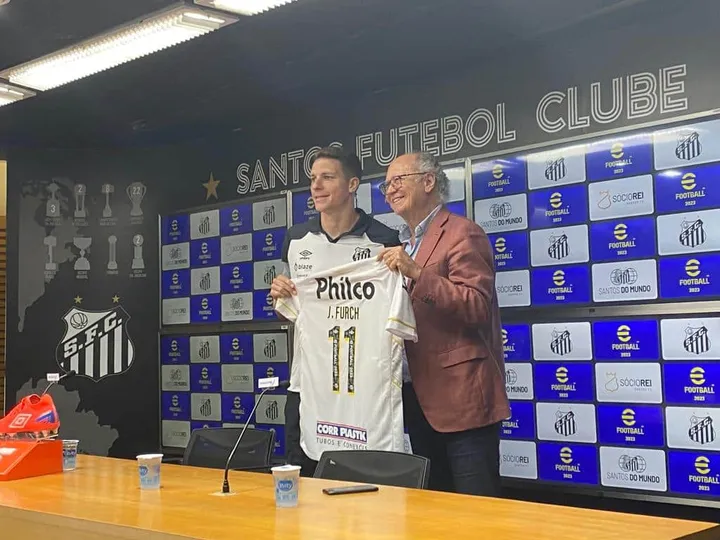 Julio C&eacute;sar Furch foi apresentado pelo coordenador de esportes Paulo Roberto Falc&atilde;o