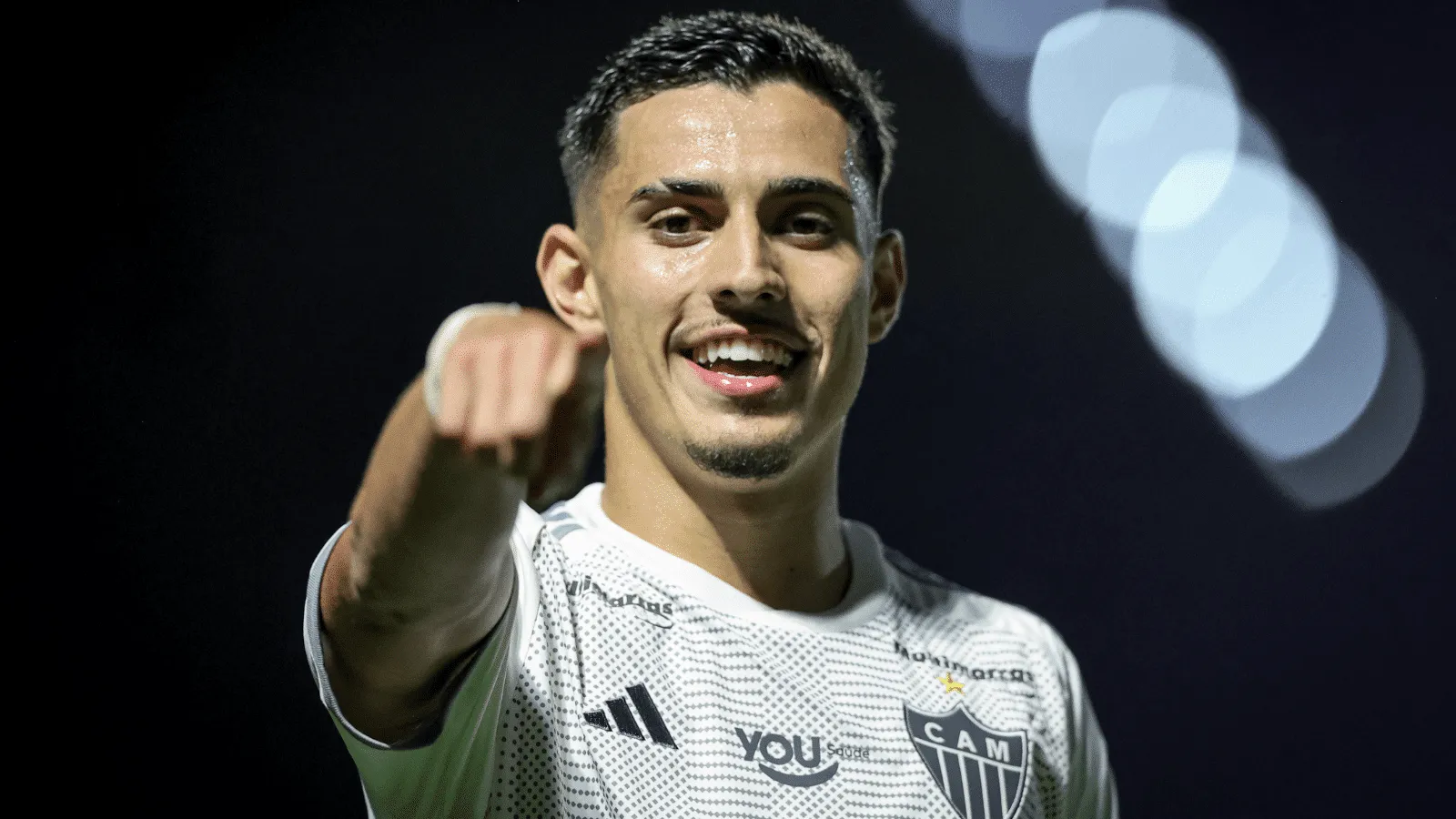 Suspens&atilde;o de Paulinho pode abrir chance da vida para cria do Atl&eacute;tico-MG no cl&aacute;ssico