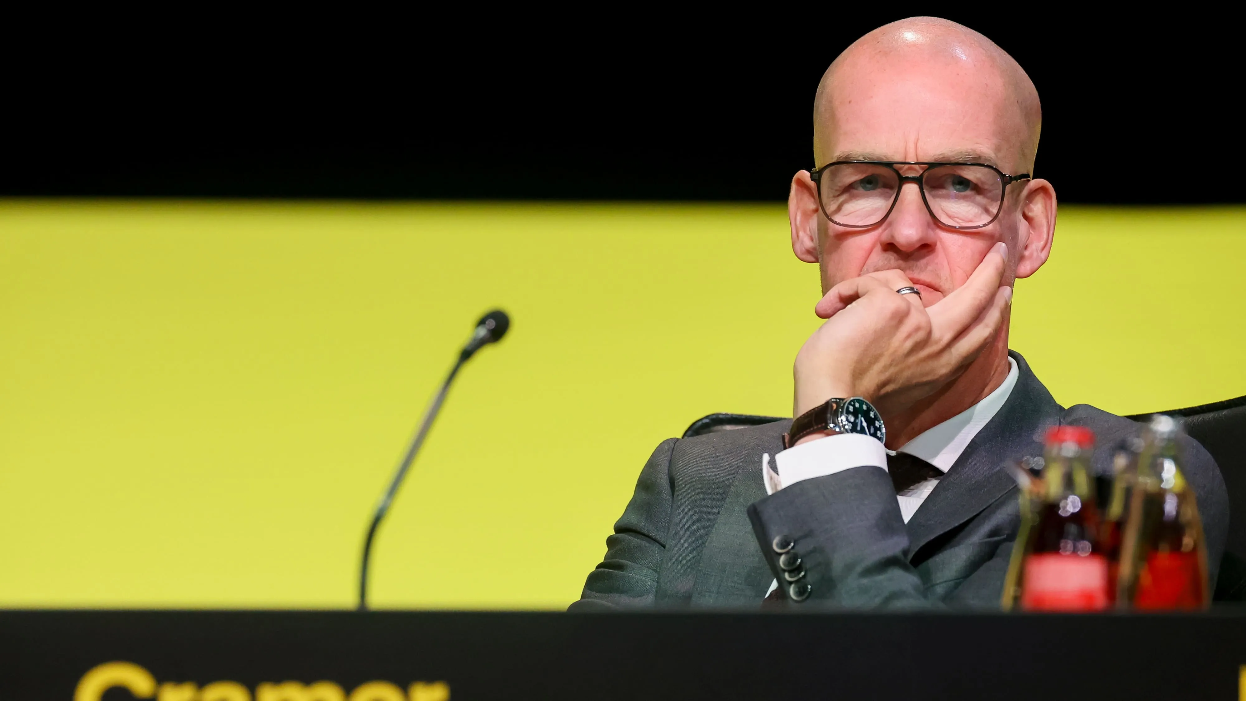 CEO do Borussia Dortmund: &ldquo;Nosso concorrente n&atilde;o &eacute; o Real Madrid. &Eacute; a Netflix&rdquo;