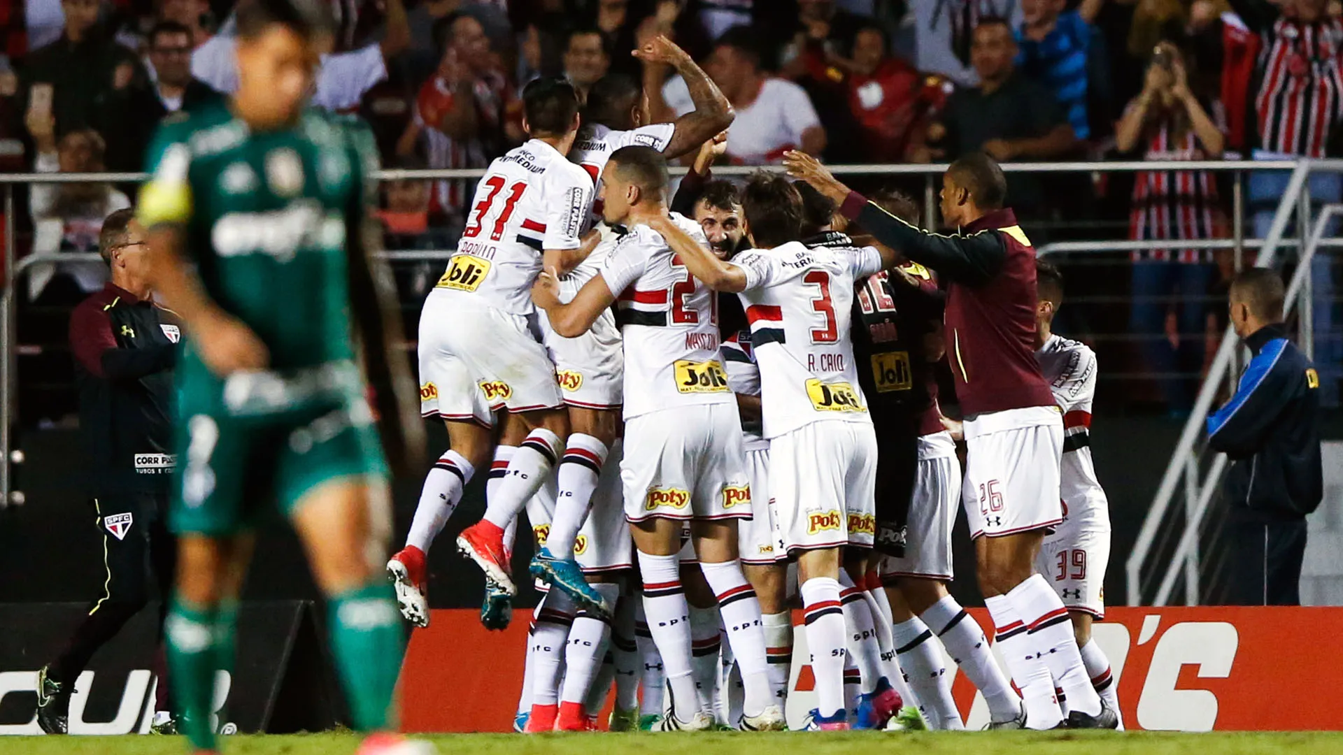 Puni&ccedil;&atilde;o a reservas por comemora&ccedil;&atilde;o de gol &eacute; mais um absurdo da Comiss&atilde;o de Arbitragem da CBF