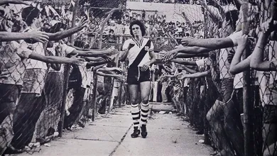 Conhe&ccedil;a a hist&oacute;ria da foto ic&ocirc;nica de Roberto Dinamite tirada por Ronaldo Theobald