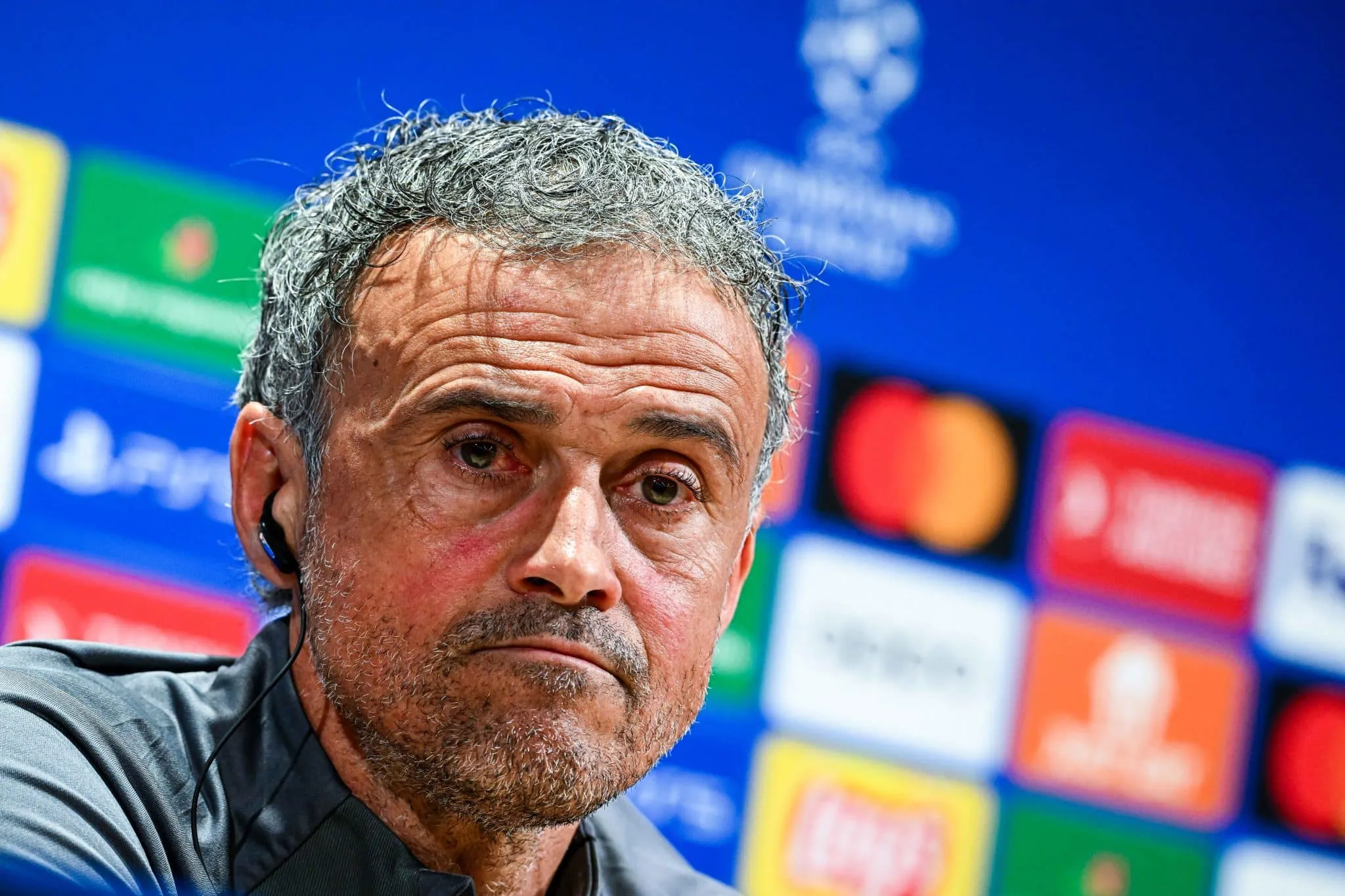 Luis Enrique alfineta &lsquo;recorde&rsquo; de Ter Stegen e garante PSG em cima do Barcelona