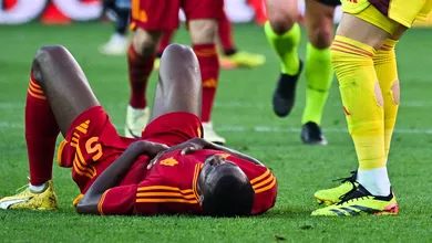 Zagueiro da Roma que teve mal s&uacute;bito em campo recebe alta