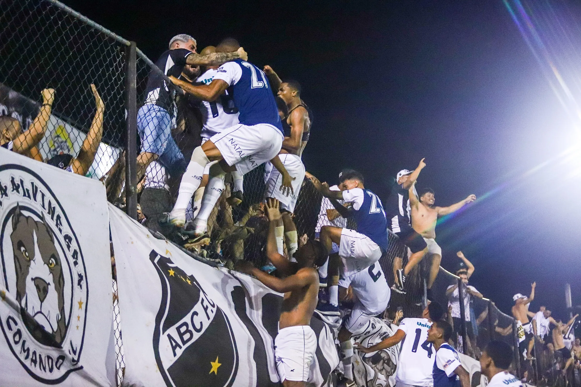 Com direito a goleada por 4 a 0 e classifica&ccedil;&atilde;o nos p&ecirc;naltis, Juazeirense e ABC garantem vaga na fase de grupos da Copa do Nordeste