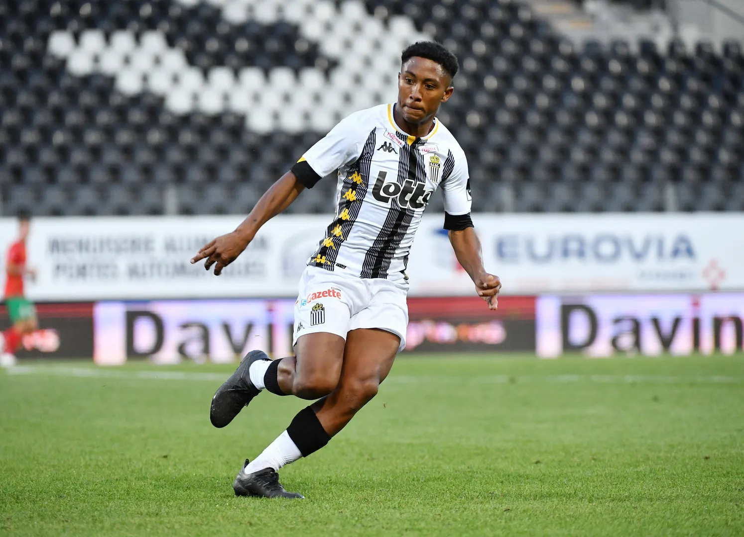 Lucas Ribeiro pelo Royal Charleroi Foto: (Imago)
