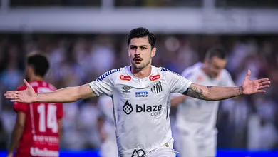 Com direito a gol redentor, Santos vence o Vila Nova e conta as horas para o acesso