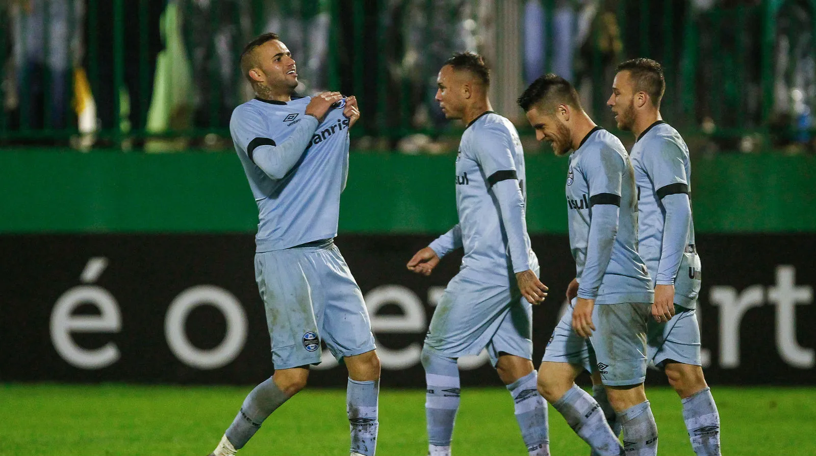 O insano Chape 3&times;6 Gr&ecirc;mio &eacute; mais um jogo intenso de um Brasileir&atilde;o que come&ccedil;a recheado